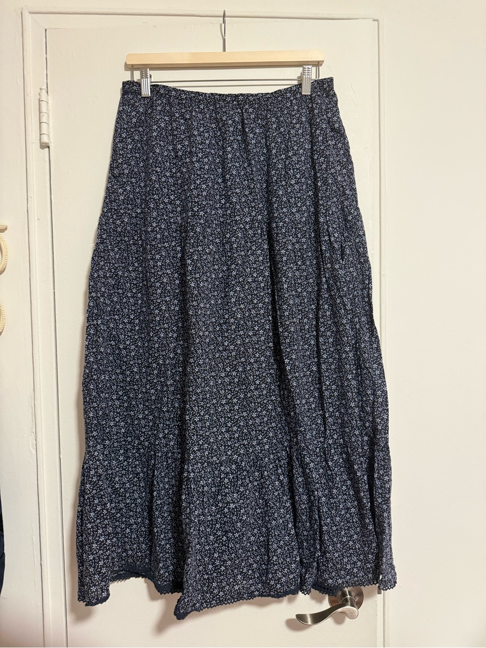Universal Thread Women’s Navy Floral Maxi Skirt- M